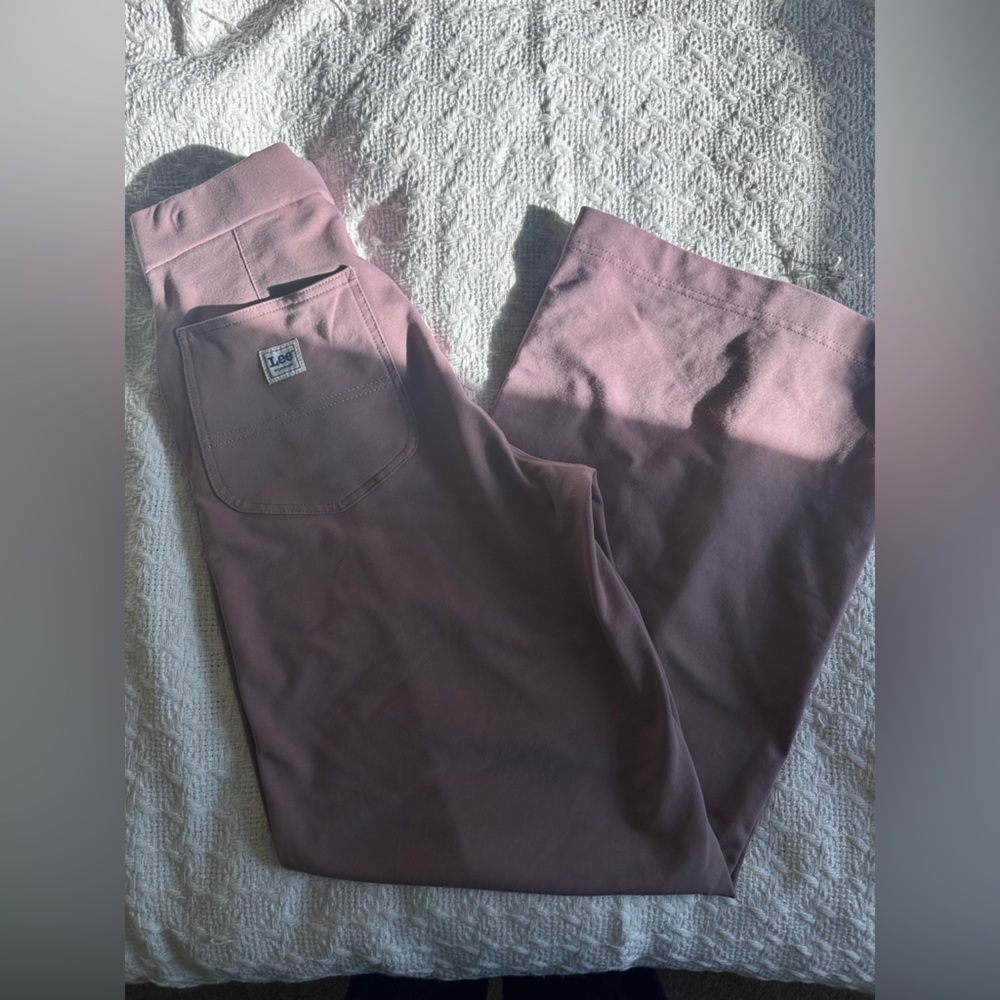 Mauve Lee High Rise